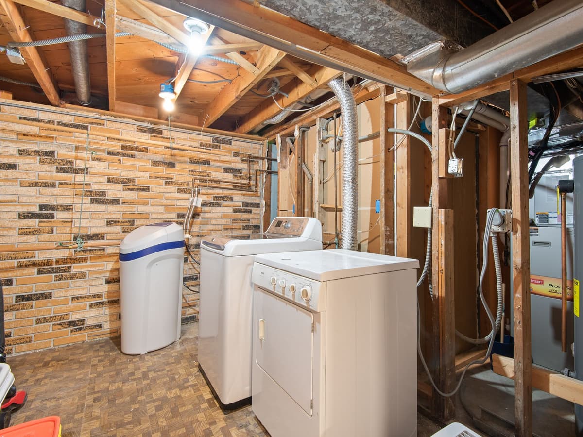 Gas water heater with drain pan and expansion tank in an Arizona garage